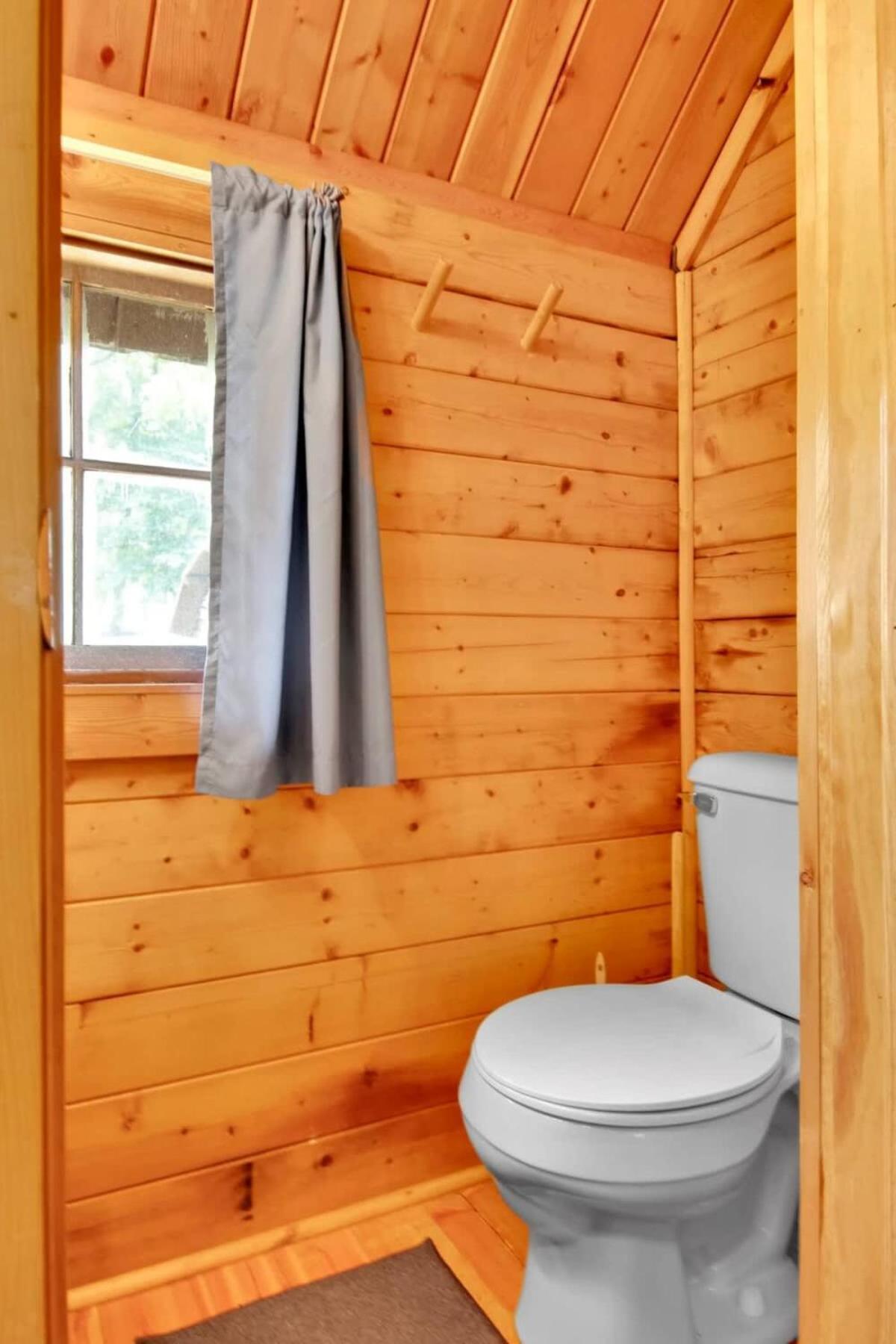 Lovely Rustic Cabin In 블루밍턴 외부 사진